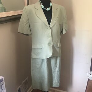 Vintage Talbots petites  2 piece skirt suit size 16p preloved ♥️